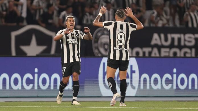 Botafogo goleou o Flamengo por 4 a 1 no Nilton Santos