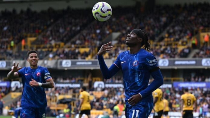 Noni Madueke anotou um hat-trick contra o Wolverhampton