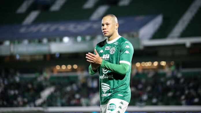 Com nove gols, Caio Dantas é o artilheiro da Série B
