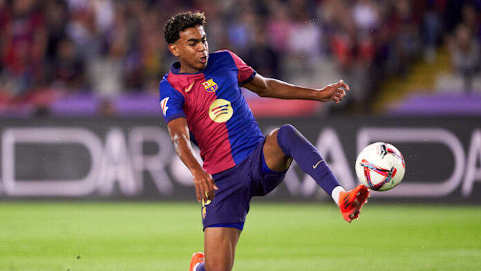 Lamine Yamal é um dos titulares de Hansi Flick