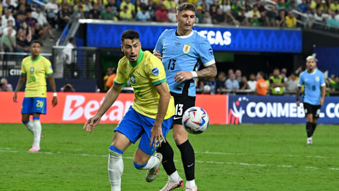 Varela atuou no último jogo diante do Brasil