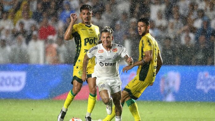 Soteldo sentiu problema físico durante Santos x Mirassol