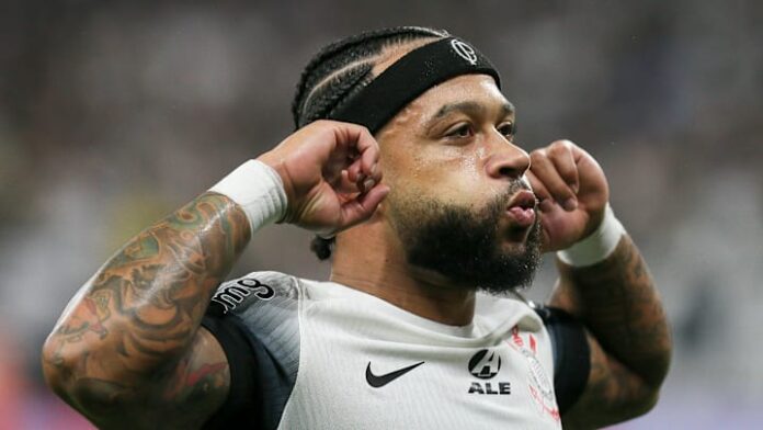 Memphis Depay teve atuação limitada em clássico Majestoso