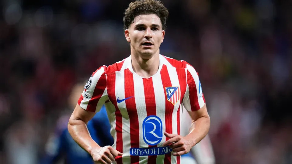 Julián Álvarez treina no Atlético e diretoria espera reintegração