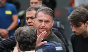 Por trama golpista, defesa de Bolsonaro desiste de suspender pena