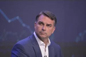Flávio Bolsonaro perde foro privilegiado e mandato no Senado em 2027