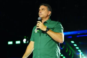 Flávio Bolsonaro contesta vitória de Lula e anuncia pedido de anulação