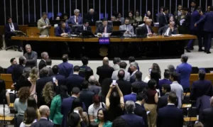 Alcolumbre marca votação da PEC do fim da escala 6×1 para quarta