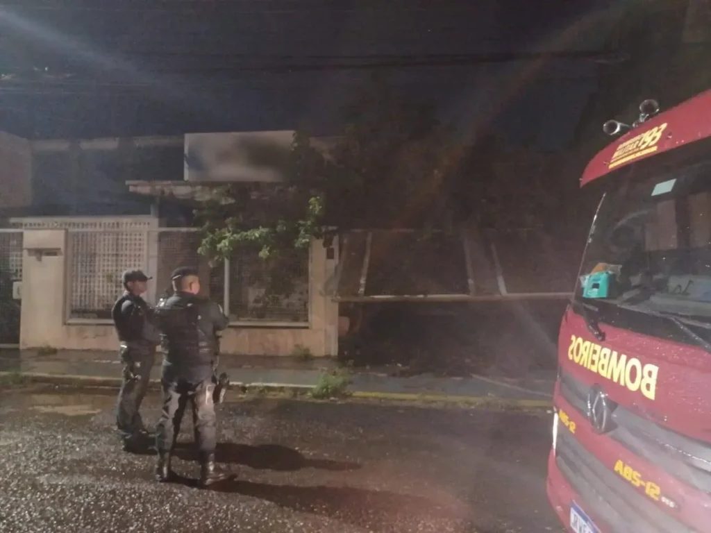 Homem provoca incêndio criminoso em prédio no Centro de Campo Grande