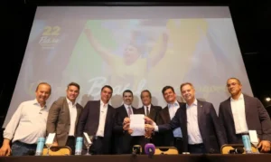 Flávio Bolsonaro soma apoio de 14 governadores eleitos e Cury