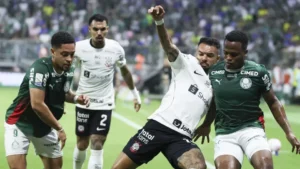 Palmeiras goleia Corinthians, mas Flamengo mantém liderança